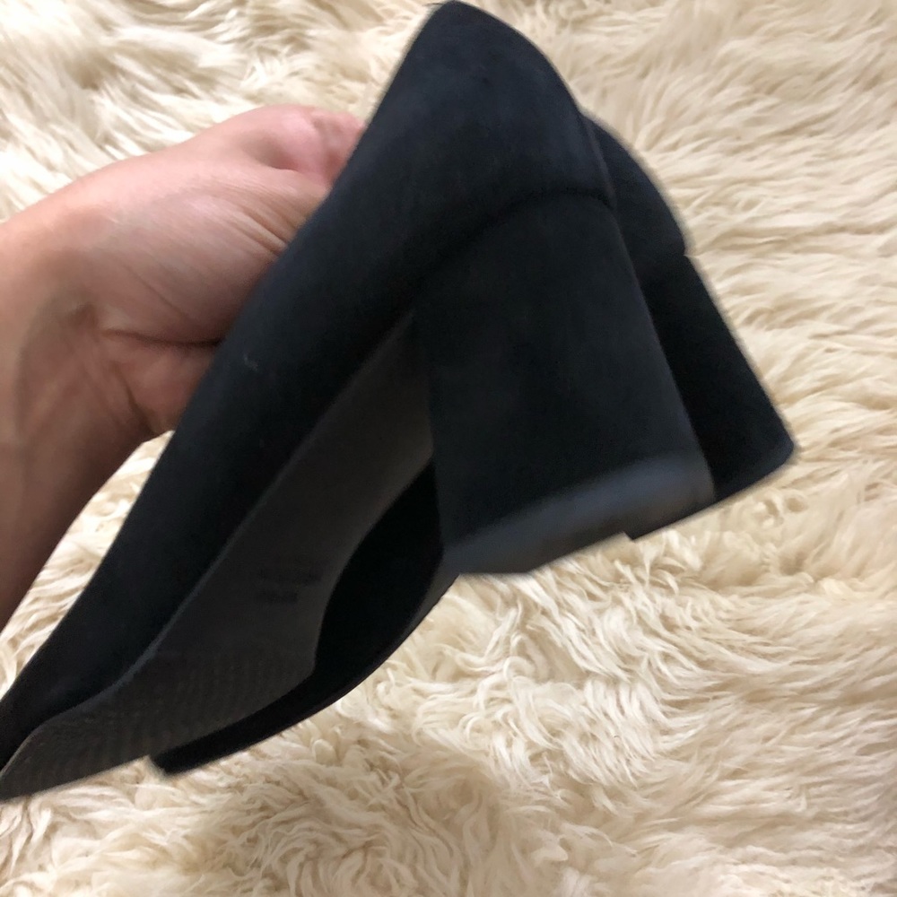 Shoes - Picture 3 of 8